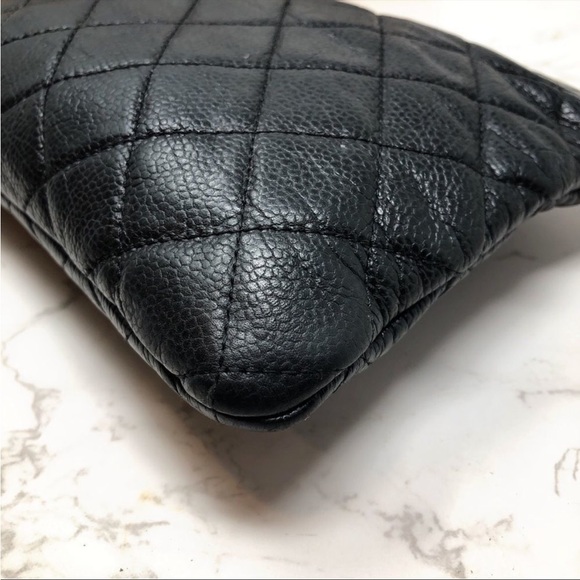 Classic Chanel quilted O Case - Picture 2 of 9